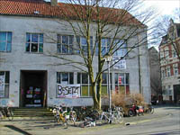 Haupteingang der Schule