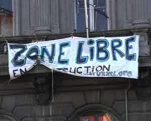 Banderole de la gare occupée : zone libre